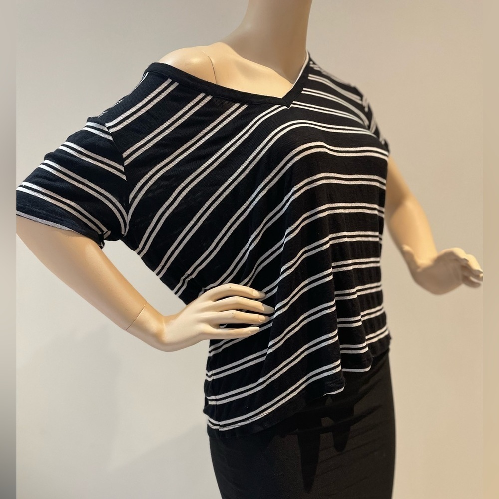 SPLENDID Relaxed V-neck tee Size Small